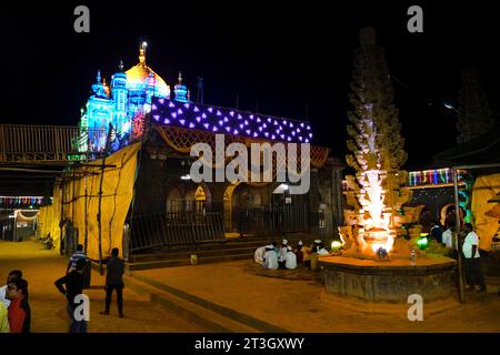 24. Oktober 2023, geweihter in Jejuri Fort, Nachtszene im Khandoba Tempel Jejuri, Abenddämmerung im Festival in Night Time, Maharashtra, Indien. Stockfoto