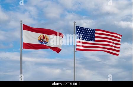 Die Fahnen der USA und Französisch-Polynesiens winken zusammen im Wind auf blauem bewölktem Himmel, zwei Länder-Beziehungskonzept Stockfoto