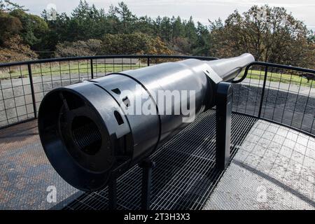 Kanone und Stellplätze in Fort Rodd Hill & Fisgard Lighthouse National Historic Site in Victoria, British Columbia, Kanada Stockfoto