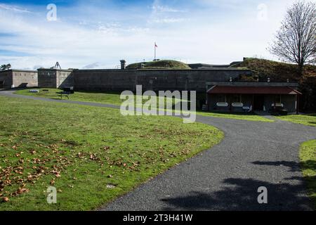 Senken Sie die Batterie an der Fort Rodd Hill & Fisgard Lighthouse National Historic Site in Victoria, British Columbia, Kanada Stockfoto