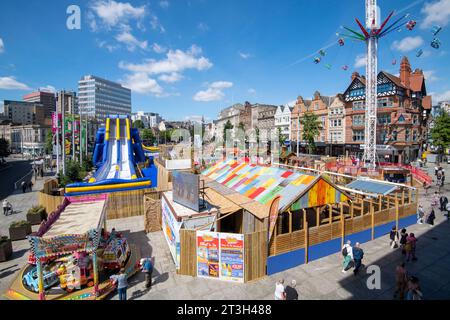 Sonniger Sommertag am Nottingham Beach auf dem Market Square, Nottinghamshire England Großbritannien Stockfoto