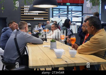 Messe München. Die Internationale Bäckereiausstellung iba, ist die führende Weltmesse für Bäckerei, Konditorei und Snacks. Essen und Trinken, vegan *** Messe München die Internationale Bäckereiausstellung iba ist die weltweit führende Messe für Bäckerei, Süßwaren und Snacks Essen und Trinken, vegan Credit: Imago/Alamy Live News Stockfoto