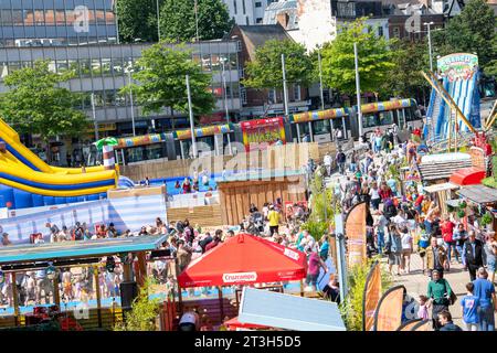 Sonniger Sommertag am Nottingham Beach auf dem Market Square, Nottinghamshire England Großbritannien Stockfoto