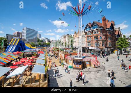 Sonniger Sommertag am Nottingham Beach auf dem Market Square, Nottinghamshire England Großbritannien Stockfoto