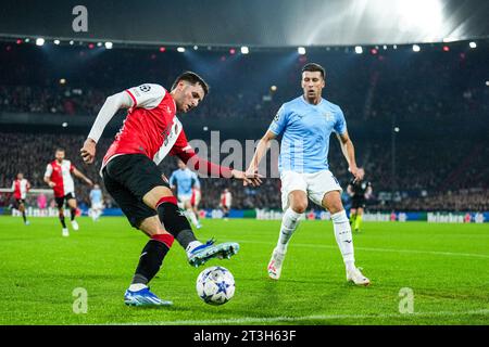 Rotterdam, Niederlande. Oktober 2023. Rotterdam - Santiago Gimenez aus Feyenoord während der dritten Etappe der Gruppenphase der UEFA Champions League zwischen Feyenoord und SS Lazio am 25. Oktober 2023 im Stadion Feijenoord de Kuip in Rotterdam, Niederlande. Credit: Box to Box Pictures/Alamy Live News Stockfoto