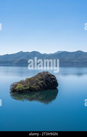 Inseln im Herzen des Lugu-Sees in China Stockfoto