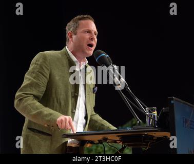 FPÖ-Heimattour, mit Herbert Kickl, Manfred Haimbuchner und Michael Schnedlitz, im Freizeitpark Micheldorf, am 24.10.2023. Das Bild zeigt den FPÖ-Generlsekretär, Michael Schnedlitz 2023 - FPÖ-Heimattour, mit Herbert Kickl, Manfred Haimbuchner und Michael Schnedlitz, im Freizeitpark Micheldorf, am 24.10.2023. *** FPÖ-Heimreise, mit Herbert Kickl, Manfred Haimbuchner und Michael Schnedlitz, im Vergnügungspark Micheldorf, am 24 10 2023 zeigt das Bild den FPÖ-Generalsekretär, Michael Schnedlitz 2023 FPÖ-Heimreise, mit Herbert Kickl, Manfred Haimbuchner und Michael Schnedlitz, in der Amuse Stockfoto