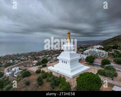 Sonnenaufgang in der Stupa der Beleuchtung in Benalmadena, Andalusien Stockfoto