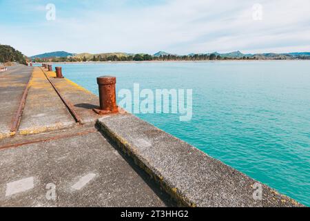 Die historische Tolaga Bay Wharf an der Ostküste der Nordinsel Neuseelands. 1929 eröffnet, 660 Meter breit Stockfoto