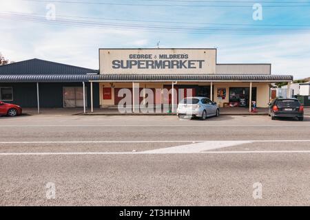 George & Mildred's Supermarket, ein kleiner Supermarkt und Postkassettenplatz in Tolaga Bay, an der Ostküste der Nordinsel Neuseelands Stockfoto