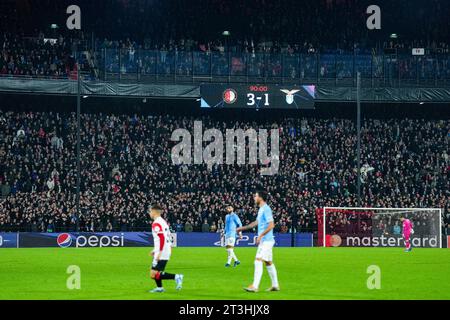 Rotterdam, Niederlande. Oktober 2023. Rotterdam - das Ergebnis während des dritten Legs der Gruppenphase der UEFA Champions League zwischen Feyenoord und SS Lazio am 25. Oktober 2023 im Stadion Feijenoord de Kuip in Rotterdam, Niederlande. Credit: Box to Box Pictures/Alamy Live News Stockfoto