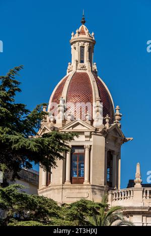 Valencia, Spanien - 23. September 2023: Architektur der Stadt zwischen Moderne, Eklektizismus und Neobarock. Stockfoto