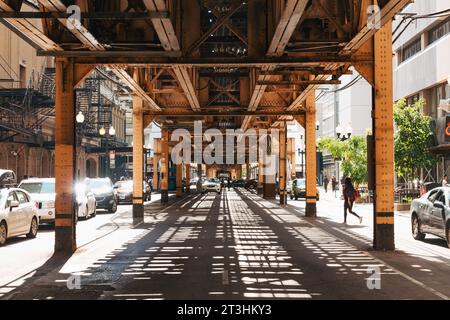 Unter dem Hochbahnnetz L in Chicago, USA Stockfoto