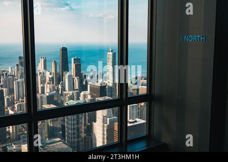 Von der Aussichtsplattform Willis Tower, Chicago, in Richtung Norden in Richtung John Hancock Center und Lake Michigan Stockfoto