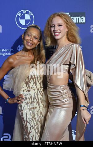 Anna ERMAKOVA Tochter von Boris Becker. mit Mutter Angela. Roter Teppich,Blauer Panther ð TV und Streaming Award 2023 am 25.10.2023 in der BMW Welt München. *** Anna ERMAKOVA Tochter von Boris Becker mit Mutter Angela Roter Teppich, Blauer Panther ð TV and Streaming Award 2023 am 25 10 2023 in der BMW World München Stockfoto