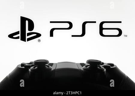 In dieser Abbildung wird das PlayStation 6 -Logo (PS 6) neben einem Gamepad auf einem Computerbildschirm angezeigt. Stockfoto