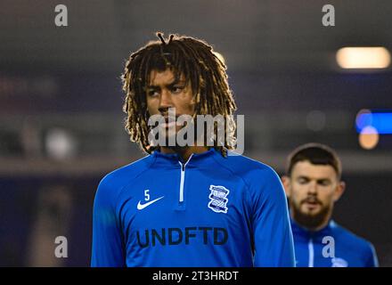 Oktober 2023; St Andrews, Birmingham, West Midlands, England; EFL Championship Football, Birmingham City gegen Hull City; Dion Sanderson aus Birmingham Stockfoto