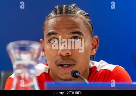 Rotterdam, Niederlande. Oktober 2023. ROTTERDAM, NIEDERLANDE - 25. OKTOBER: Während der Pressekonferenz nach dem Spiel der Gruppe E - UEFA Champions League 2023/24 zwischen Feyenoord und SS Lazio im Stadion Feijenoord am 25. Oktober 2023 in Rotterdam, Niederlande. (Foto von Joris Verwijst/Orange Pictures) Credit: Orange Pics BV/Alamy Live News Stockfoto