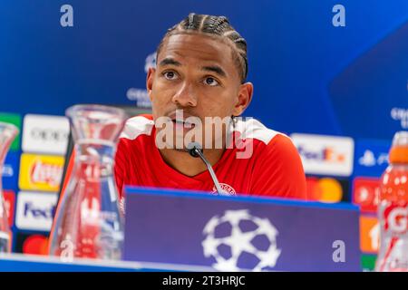 Rotterdam, Niederlande. Oktober 2023. ROTTERDAM, NIEDERLANDE - 25. OKTOBER: Während der Pressekonferenz nach dem Spiel der Gruppe E - UEFA Champions League 2023/24 zwischen Feyenoord und SS Lazio im Stadion Feijenoord am 25. Oktober 2023 in Rotterdam, Niederlande. (Foto von Joris Verwijst/Orange Pictures) Credit: Orange Pics BV/Alamy Live News Stockfoto