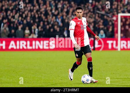 Rotterdam, Niederlande. Oktober 2023. ROTTERDAM, NIEDERLANDE - 25. OKTOBER: Marcos Lopez aus Feyenoord spielt mit dem Ball während des Gruppenspiels E - UEFA Champions League 2023/24 zwischen Feyenoord und SS Lazio im Stadion Feijenoord am 25. Oktober 2023 in Rotterdam, Niederlande. (Foto von Joris Verwijst/Orange Pictures) Credit: Orange Pics BV/Alamy Live News Stockfoto