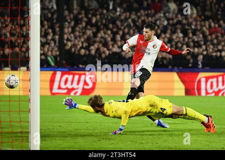 ROTTERDAM - Santiago Gimenez aus Feyenoord während des Gruppenspiels E der UEFA Champions League zwischen Feyenoord und Lazio Roma im Feyenoord Stadium de Kuip am 25. Oktober 2023 in Rotterdam, Niederlande. ANP OLAF KRAAK Stockfoto