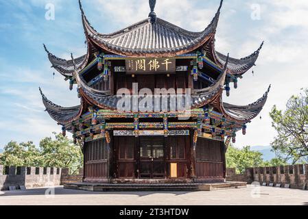 Tempelgebäude neben Qionghai in der Stadt Xichang Stockfoto