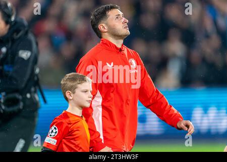 Rotterdam, Niederlande. Oktober 2023. ROTTERDAM, NIEDERLANDE - 25. OKTOBER: Santiago Gimenez aus Feyenoord vor dem Spiel der Gruppe E - UEFA Champions League 2023/24 zwischen Feyenoord und SS Lazio im Stadion Feijenoord am 25. Oktober 2023 in Rotterdam, Niederlande. (Foto von Joris Verwijst/Orange Pictures) Credit: Orange Pics BV/Alamy Live News Stockfoto