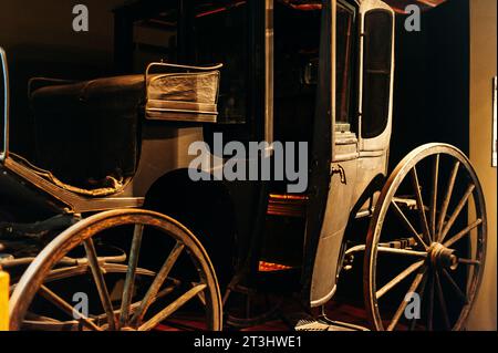 Alte Kutsche im Museum. Paraguay - 2. Mai 2023. Hochwertige Fotos Stockfoto