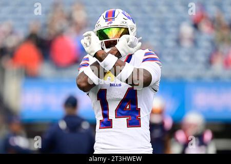 Foxborough, Massachusetts, USA. Oktober 2023. ; Buffalo Bills Wide Receiver Stefon Diggs (14) wärmt sich vor einem Spiel in Foxborough, Massachusetts auf. Obligatorische Gutschrift: Eric Canha/Cal Sport Media/Alamy Live News Stockfoto