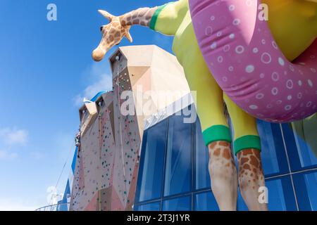 Kletterwand auf dem Kreuzfahrtschiff „Anthem of the Seas“ der Royal Caribbean, Gran Canaria, Kanarische Inseln, Spanien Stockfoto