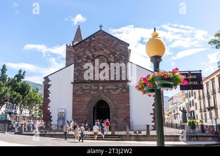 Sé Catedral do Funchal (Kathedrale von Funchal) von Avenue Arriaga, Funchal, Madeira, Portugal Stockfoto