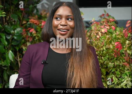 Charlotte Smith, Corporate Affairs Public Relations Lead bei CISCO, spricht auf der Bühne während der Forbes 50 über 50 Celebration 2023 im Forbes on Fifth, New York, NY, 25. Oktober 2023. (Foto: Anthony Behar/SIPA USA) Stockfoto