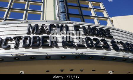 Los Angeles, Kalifornien, USA 16. Oktober 2023 Eine allgemeine Ansicht des Hollywood Palladium Marquee Macklemore Concert auf dem Sunset Blvd am 16. Oktober 2023 in Los Angeles, Kalifornien, USA. Foto: Barry King/Alamy Live News Stockfoto