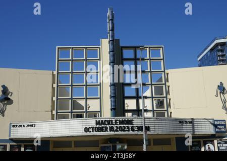 Los Angeles, Kalifornien, USA 16. Oktober 2023 Eine allgemeine Ansicht des Hollywood Palladium Marquee Macklemore Concert auf dem Sunset Blvd am 16. Oktober 2023 in Los Angeles, Kalifornien, USA. Foto: Barry King/Alamy Live News Stockfoto