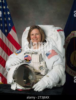 Kathryn Sullivan, Dr. Kathryn Sullivan, wurde im Januar 1978 für das Astronautentraining ausgewählt und flog auf drei Space Shuttle-Missionen: STS-41G, STS-31 und STS-45. Auf ihrer ersten Mission war sie die erste Amerikanerin, die am 11. Oktober 1984 im Weltraum spazierte. Stockfoto