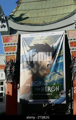 Los Angeles, Kalifornien, USA 16. Oktober 2023 The Boy and the Heron Banner im TCL Chinese Theatre am 16. Oktober 2023 in Los Angeles, Kalifornien, USA. Foto: Barry King/Alamy Stock Photo Stockfoto