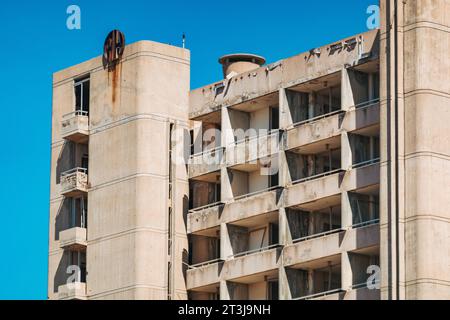 Verlassene Wohnblocks in Varosha, Nordzypern. Die Einwohner flohen 1974 vor einer türkischen Invasion und konnten nicht zurückkehren Stockfoto