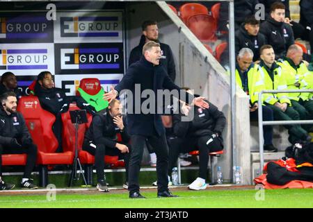 Rotherham, Großbritannien, 25.10.2023, AESSEAL New York Stadium, Rotherham, England - 25.10.2023 Matt Taylor Manager von Rotherham United - während des Spiels Rotherham United gegen Coventry City, Sky Bet Championship, 2023.24, AESSEAL New York Stadium, Rotherham, England - 25.10.2023 Credit: Arthur Haigh/WhiteRosePhotos/Alamy Live News Stockfoto