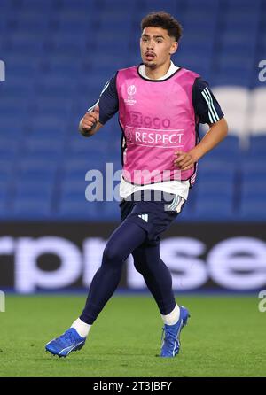 Tristan Gooijer aus Ajax während des Vorspieltrainings im AMEX Stadium, Brighton und Hove. Bilddatum: 25. Oktober 2023. Der Bildnachweis sollte lauten: Paul Terry/Sportimage Credit: Sportimage Ltd/Alamy Live News Stockfoto