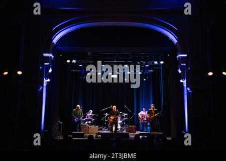 Die schottische Alternative-Rock-Band Teenage Fanclub trat im Heimathafen Neukölln in Berlin auf. Stockfoto