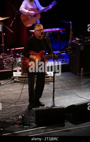 Die schottische Alternative-Rock-Band Teenage Fanclub trat im Heimathafen Neukölln in Berlin auf. Stockfoto