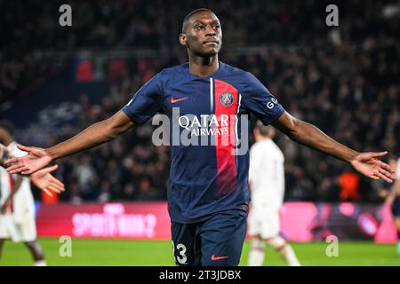 Paris, Frankreich, Frankreich. Oktober 2023. RANDAL KOLO MUANI von PSG feiert sein Tor während des Gruppenspiels der UEFA Champions League zwischen Paris Saint-Germain und dem AC Milan im Parc des Princes Stadium. (Kreditbild: © Matthieu Mirville/ZUMA Press Wire) NUR REDAKTIONELLE VERWENDUNG! Nicht für kommerzielle ZWECKE! Stockfoto