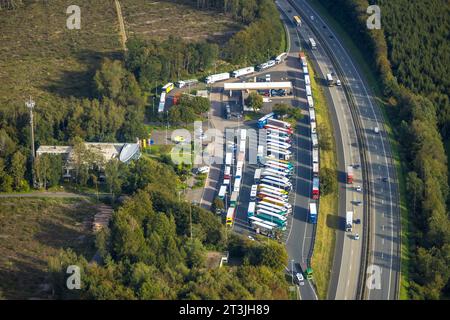 Luftbild, Autobahn Raststätte Siegerland Ost, Autobahn A45 Sauerlandlinie, Oberschelden, Siegen, Siegerland, Nordrhein-Westfalen, Deutschland ACHTUNGxMINDESTHONORARx60xEURO *** Luftaufnahme, Autobahnrastgebiet Siegerland Ost, Autobahn A45 Sauerlandlinie, Oberschelden, Siegen, Siegerland, Nordrhein-Westfalen, Deutschland ATTENTIONxMINDESTHONORARx60xEURO Credit: Imago/Alamy Live News Stockfoto