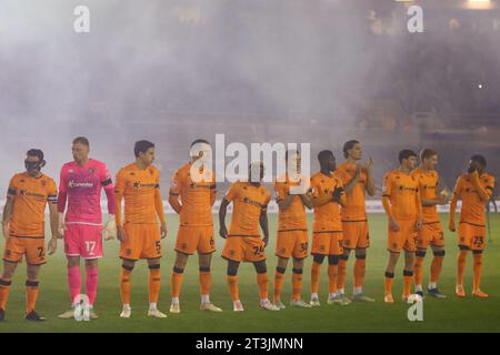 Birmingham, Großbritannien. Oktober 2023. Die Hull City-Spieler stehen am 25. Oktober 2023 in Birmingham, Großbritannien, vor dem Sky Bet Championship Match Birmingham City gegen Hull City in St Andrews, Birmingham, Großbritannien (Foto: Gareth Evans/News Images) 2023. (Foto: Gareth Evans/News Images/SIPA USA) Credit: SIPA USA/Alamy Live News Stockfoto