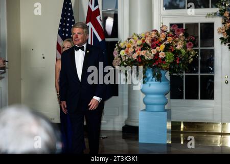 Washington, Usa. Oktober 2023. Der ehrenwerte Michael McCaul, US-Repräsentant und Mrs. Linda McCaul kommen am Mittwoch, den 25. Oktober 2023, zum Staatsessen zu Ehren des australischen Premierministers Anthony Albanese im Weißen Haus in Washington, DC. Foto: Tierney Cross/UPI Credit: UPI/Alamy Live News Stockfoto