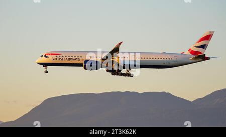 Richmond, British Columbia, Kanada. 30. September 2023. Ein British Airways Airbus A350-1000-Jetliner (G-XWBM) im Endanflug zur Landung auf dem Vancouver International Airport. (Credit Image: © Bayne Stanley/ZUMA Press Wire) NUR REDAKTIONELLE VERWENDUNG! Nicht für kommerzielle ZWECKE! Stockfoto