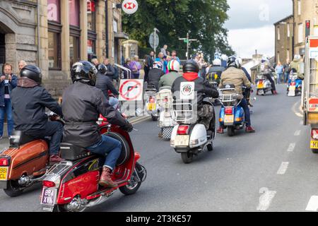 Clitheroe Lancashire, im Jahr 2023, die jährliche Ribble Valley Scooter Rallye, sah rund 500 Motorroller bei der 3-Tage-Rallye in England, Großbritannien im September 2023. Stockfoto