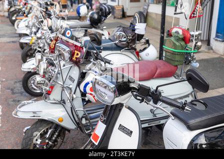 Clitheroe Lancashire, im Jahr 2023, die jährliche Ribble Valley Scooter Rallye, sah rund 500 Motorroller bei der 3-Tage-Rallye in England, Großbritannien im September 2023. Stockfoto