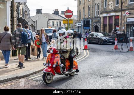 Clitheroe Lancashire, im Jahr 2023, die jährliche Ribble Valley Scooter Rallye, sah rund 500 Motorroller bei der 3-Tage-Rallye in England, Großbritannien im September 2023. Stockfoto