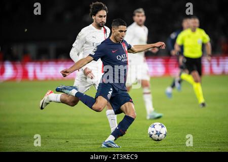 Paris, Frankreich. Oktober 2023. Achraf Hakimi während des Fußballspiels der Gruppe F der UEFA Champions League zwischen Paris Saint-Germain (PSG) und dem AC Milan im Parc de Princes in Paris, Frankreich am 25. Oktober 2023. Foto: Eliot Blondet/ABACAPRESS.COM Credit: Abaca Press/Alamy Live News Stockfoto